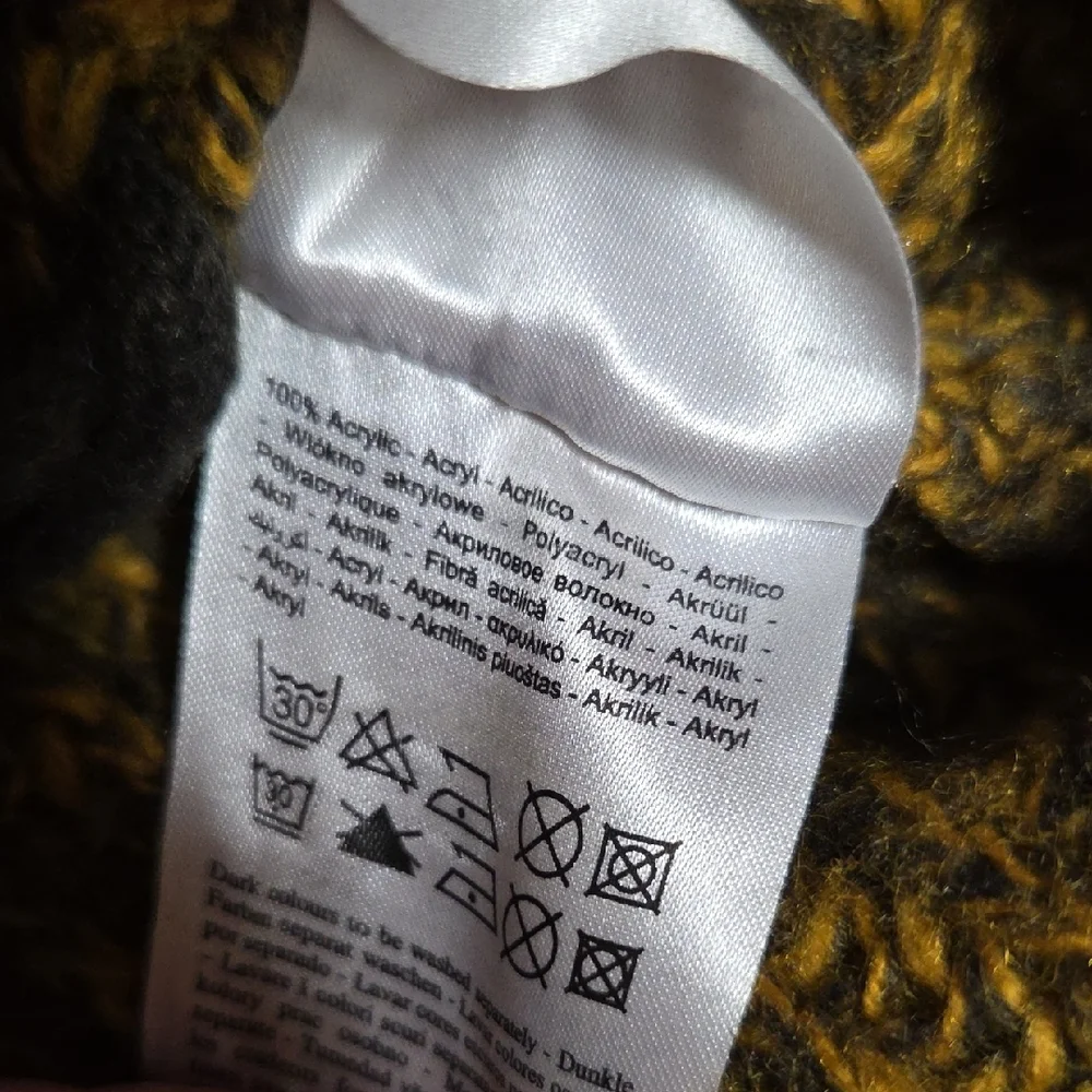 Buffalo Bill Upcycled Sweater - Picture 5 of 8